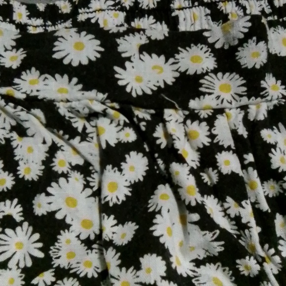 Women's daisy print shorts sz M - Picture 2 of 3
